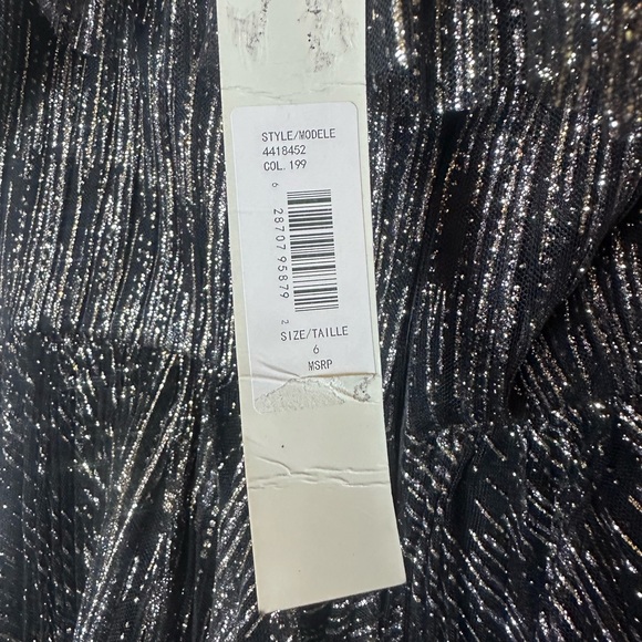 ❗️ $545 Monique Lhuillier Off Shoulder Cocktail Mini Dress Size 6 Silver Glitter - Picture 10 of 16